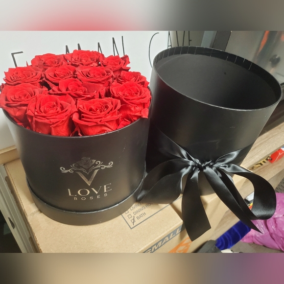 Forever Flowers 💐 - Picture 2 of 3